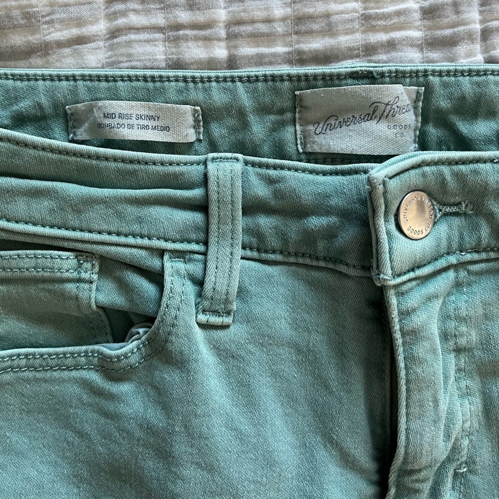 Universal Thread. Mint green jeans. Mid Rise Skinny